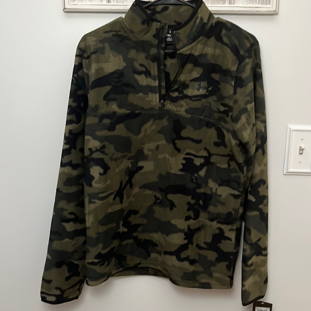 Under Armour Youth XL 1/4 Zip Fleece.